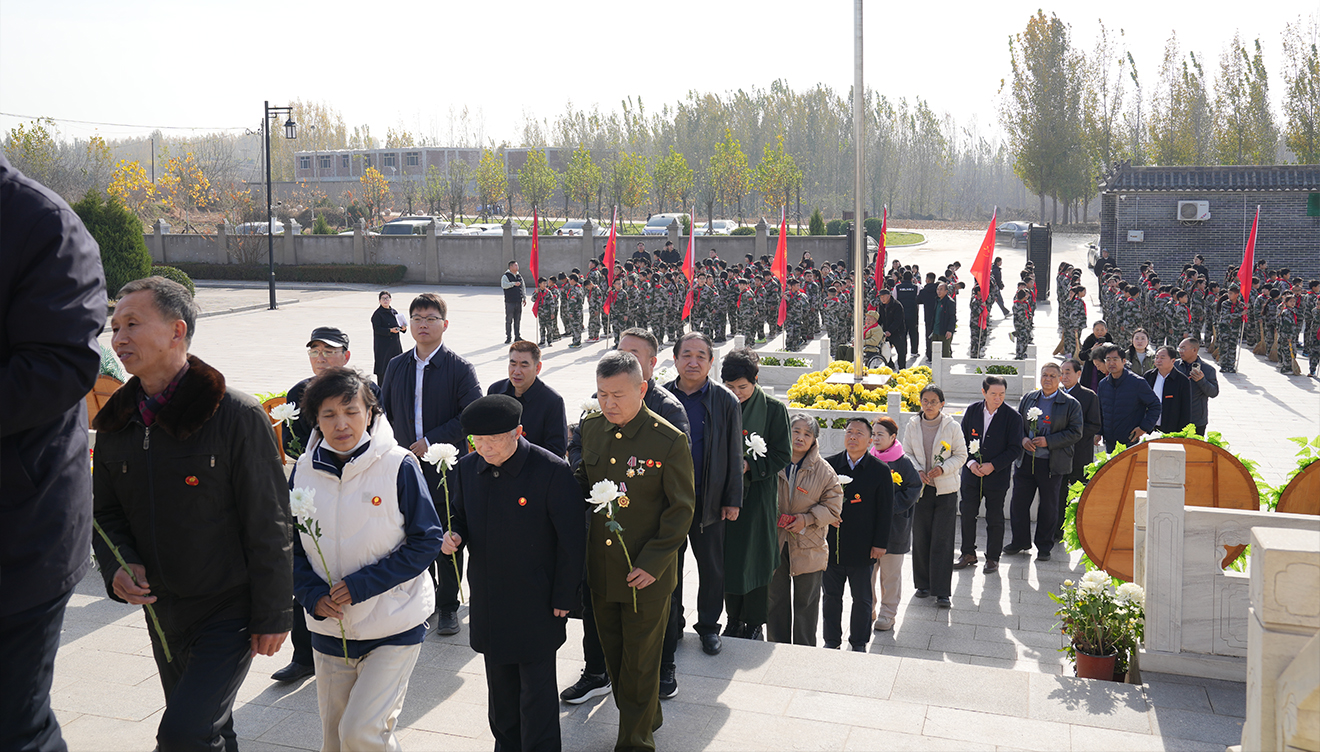 社会各界代表在解放石家庄烈士陵园开展祭扫活动